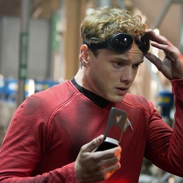 Anton-Yelchin-Chekov-Star-Trek-Into-Darkness_thumb[1]